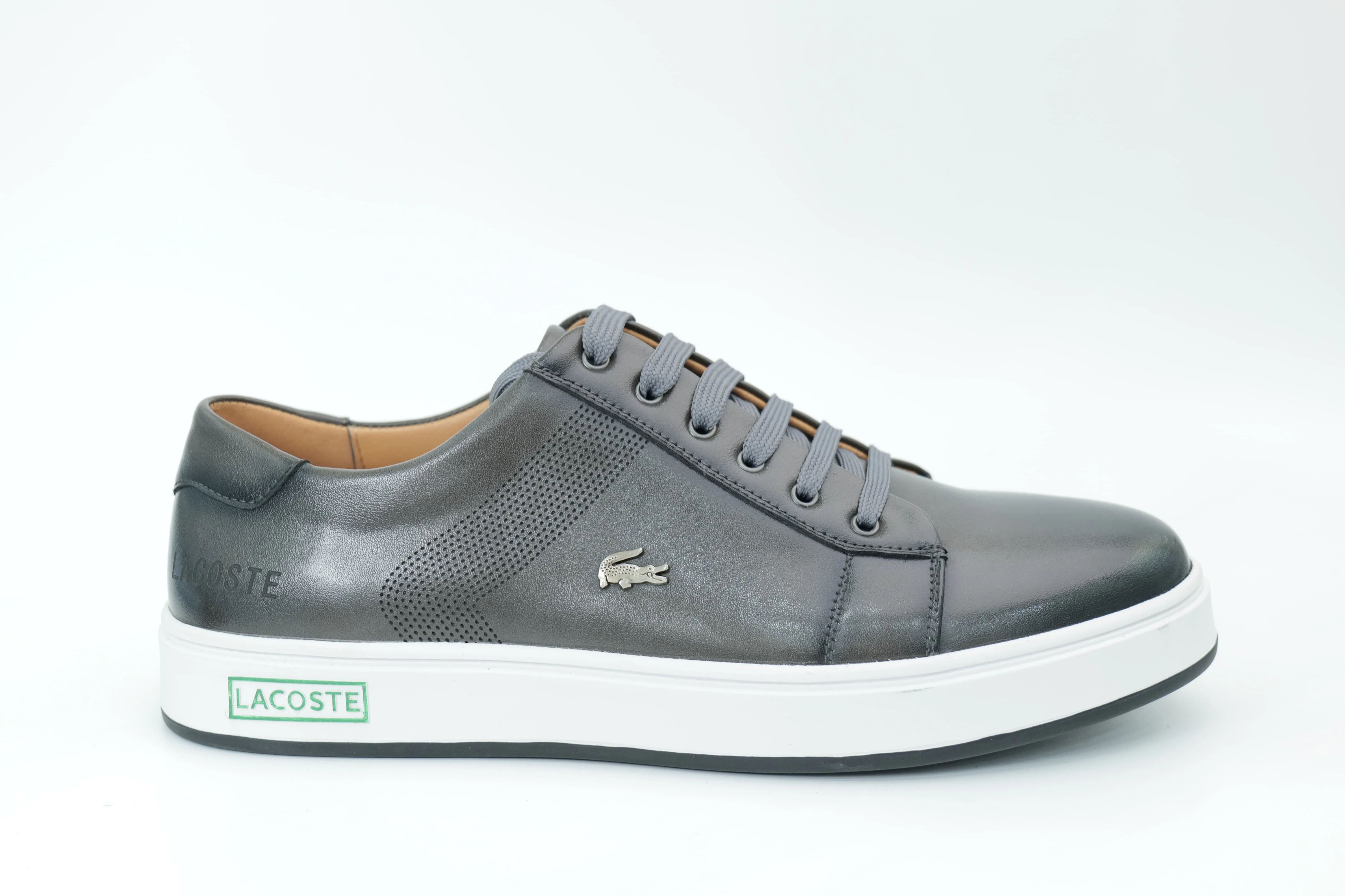 Casual sneakers