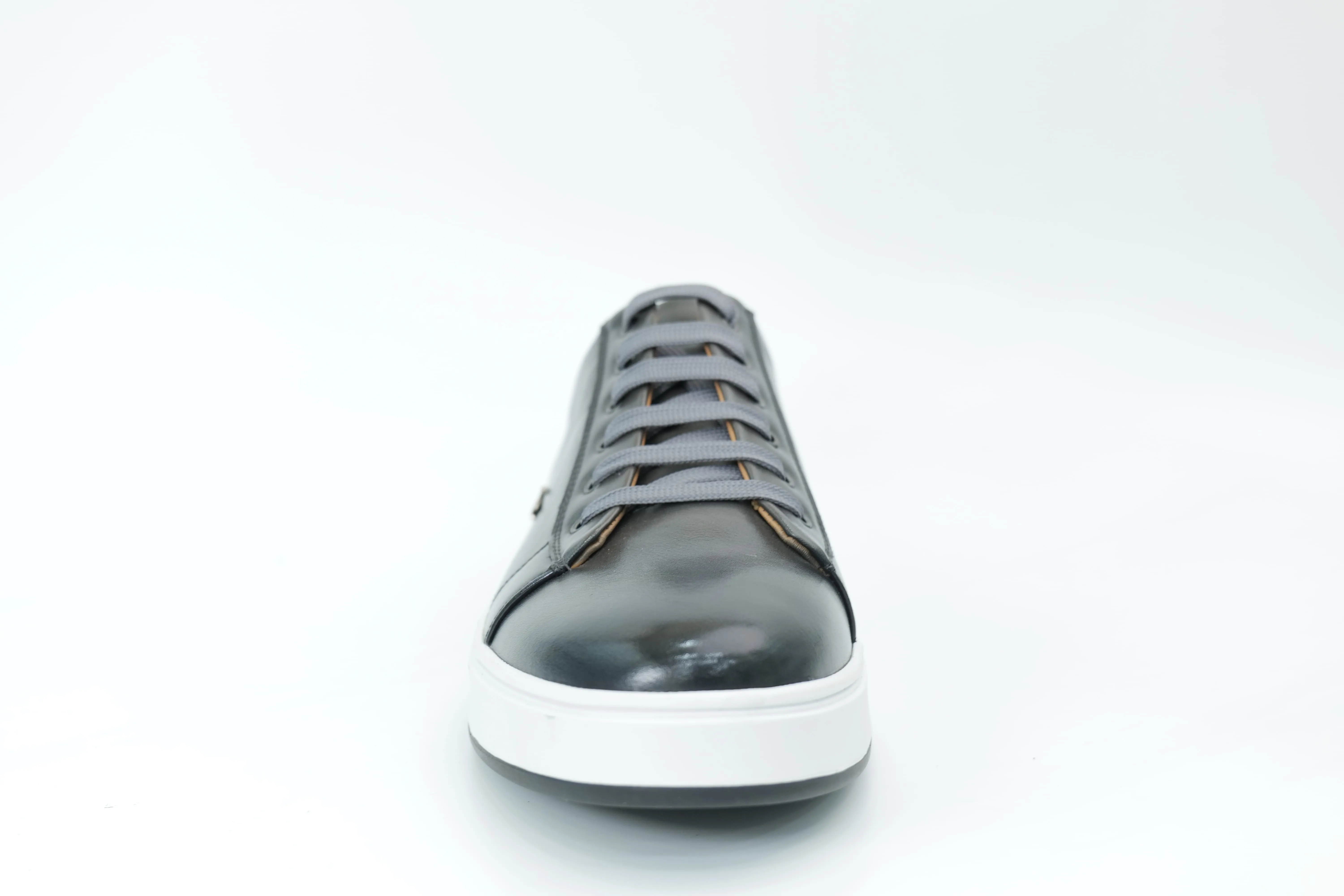 Casual sneakers