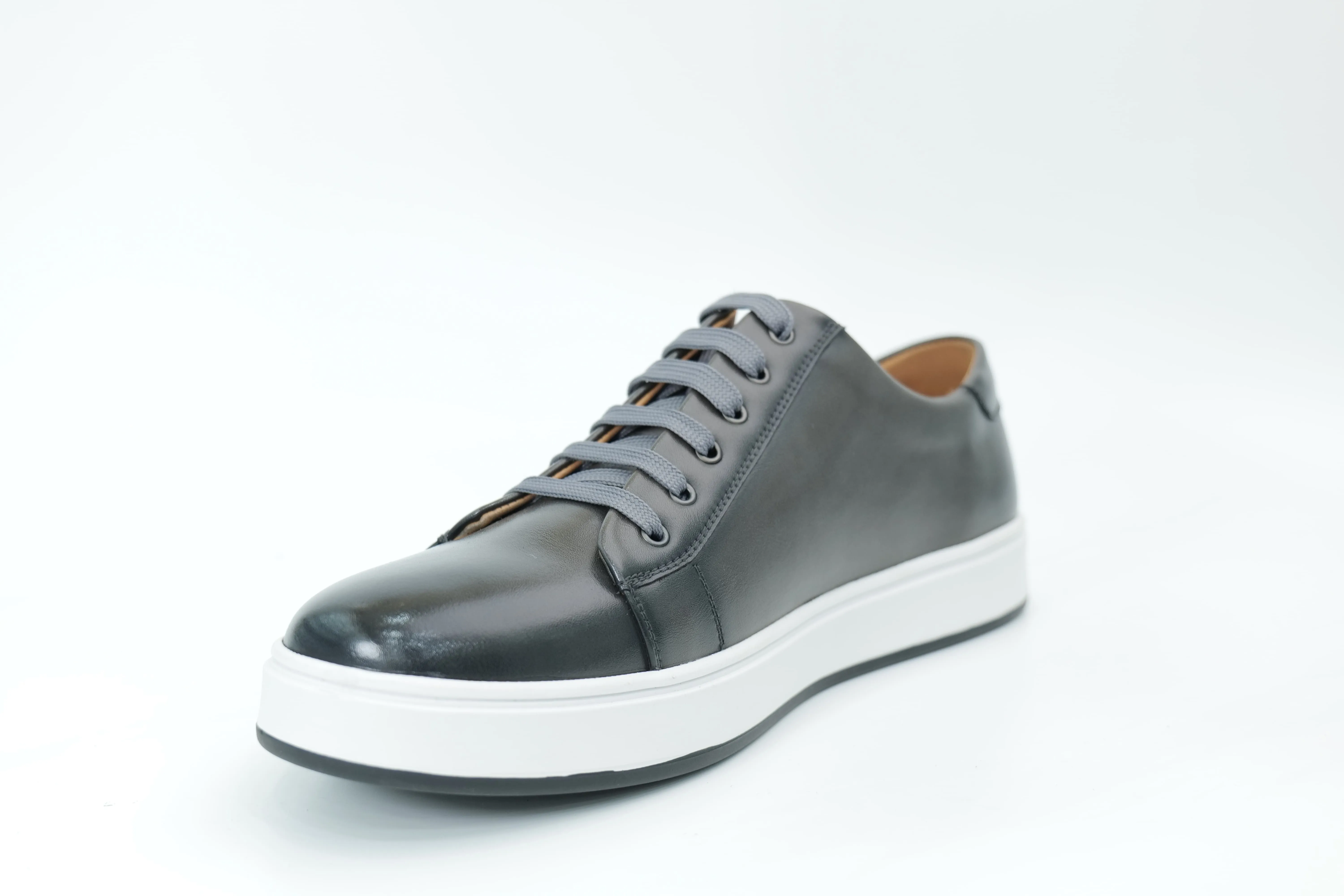 Casual sneakers
