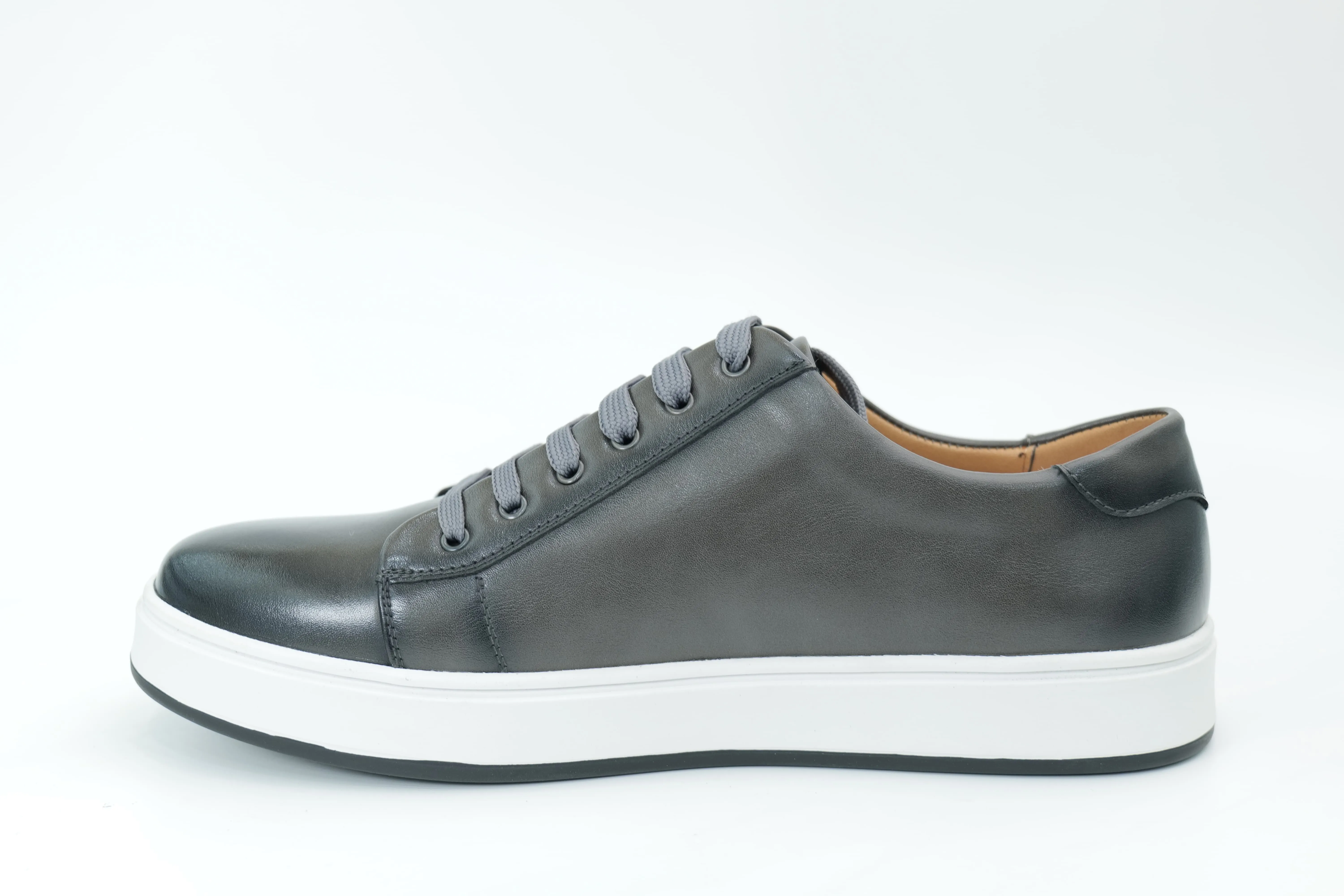 Casual sneakers