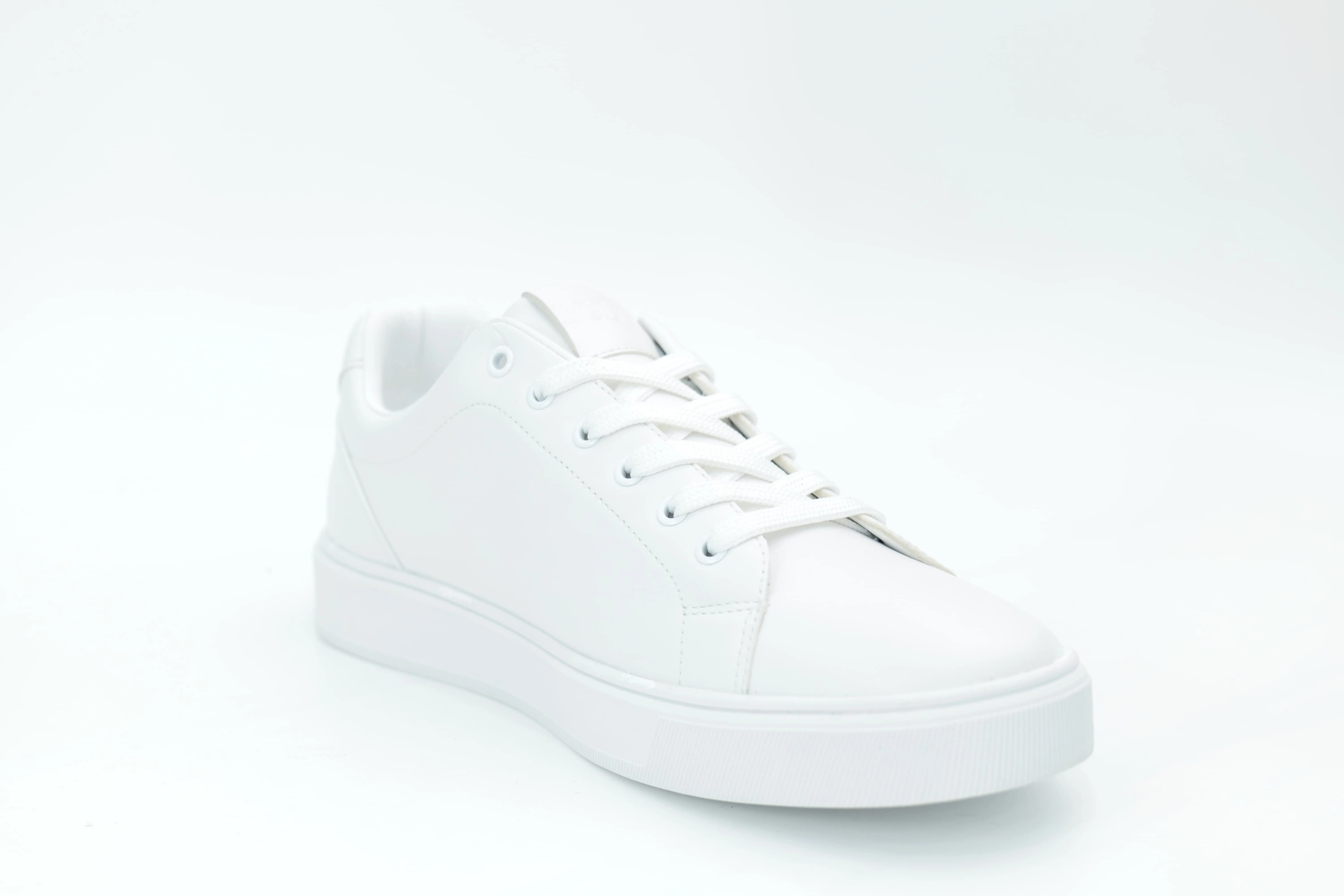 Casual sneakers
