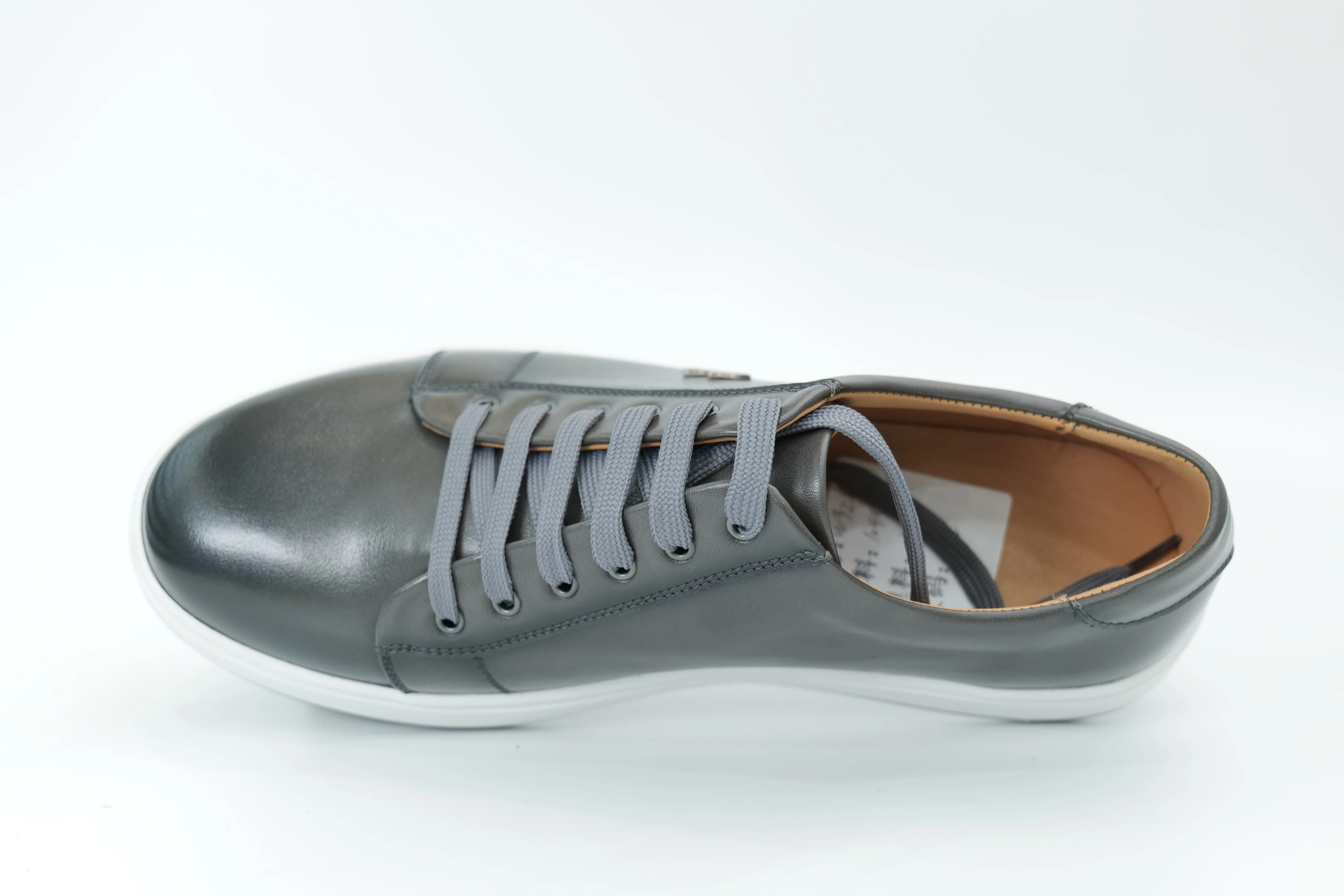 Casual sneakers