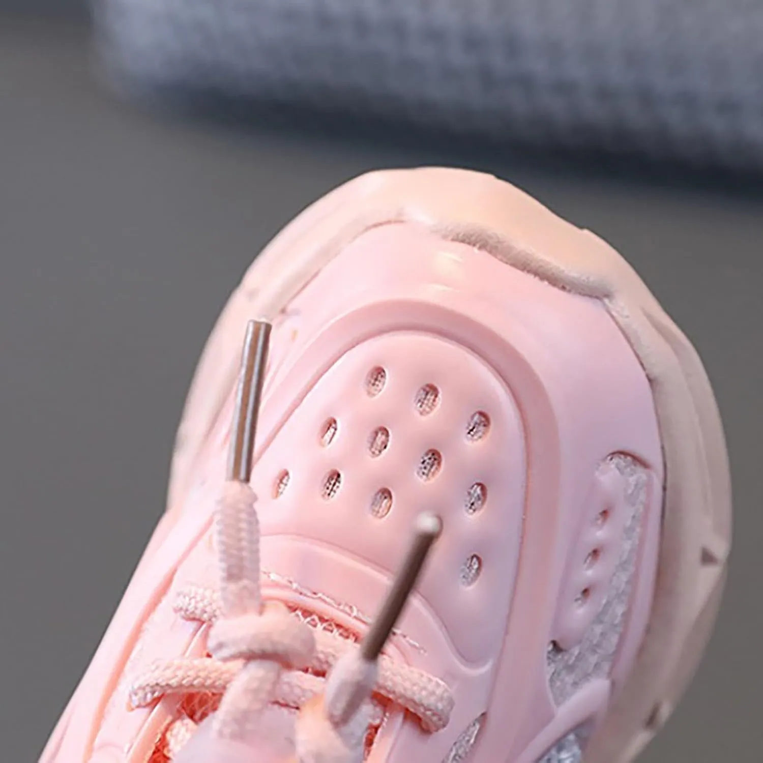 Girls Light Up Shoes Lac𝐞 Up Non-Slip Luminous Shoes Low Top Mesh Lightweight Casual Sneaker Led Casual Shoes
