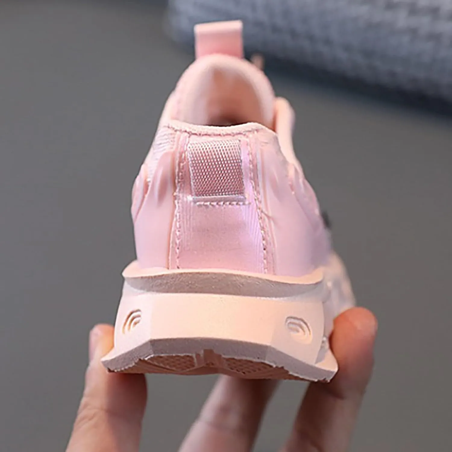 Girls Light Up Shoes Lac𝐞 Up Non-Slip Luminous Shoes Low Top Mesh Lightweight Casual Sneaker Led Casual Shoes