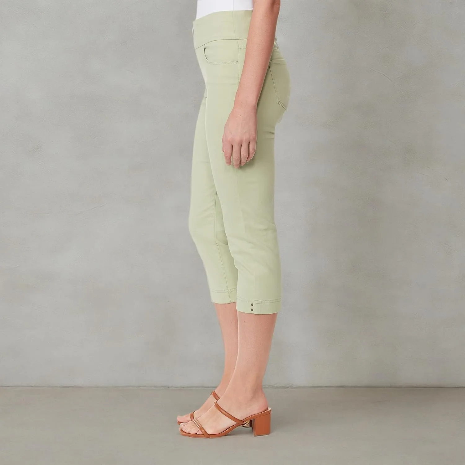 Gloria Vanderbilt Women's Amanda Pull on Capri Regular