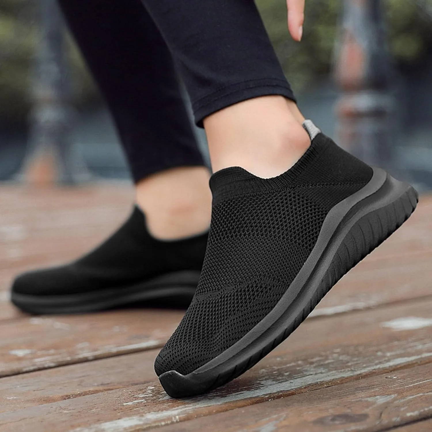 Stylish and Comfortable Mesh Breathable Soft Soled Casual Sneakers for Men and Women Alike. Women Athletic Shoes