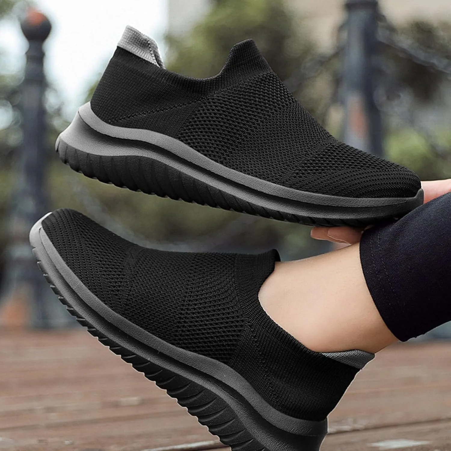 Stylish and Comfortable Mesh Breathable Soft Soled Casual Sneakers for Men and Women Alike. Women Athletic Shoes