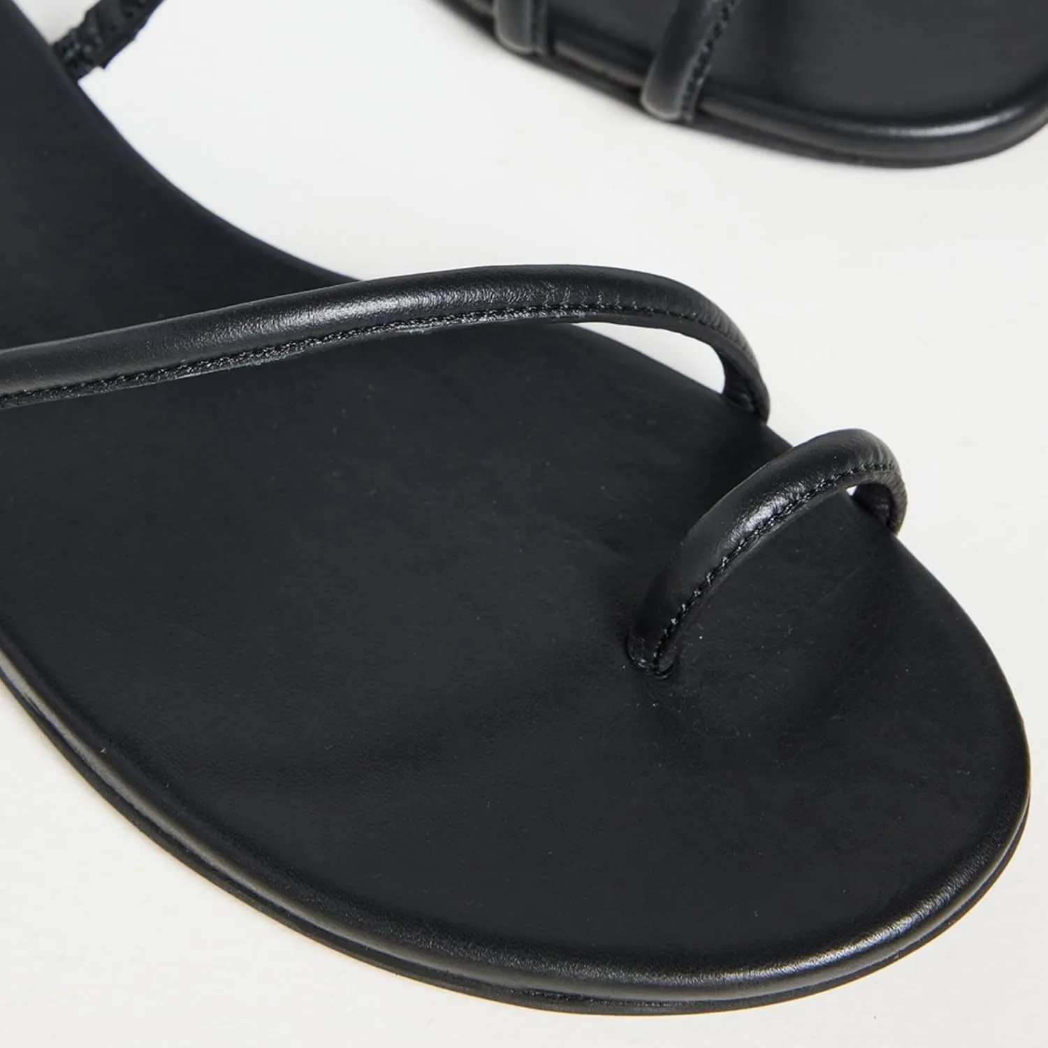 Women's Strappy Flat Sandals Slip On Slides Toe Ring Slippers with Cross Strap Comfortable Open Toe Summer Flats Shoes